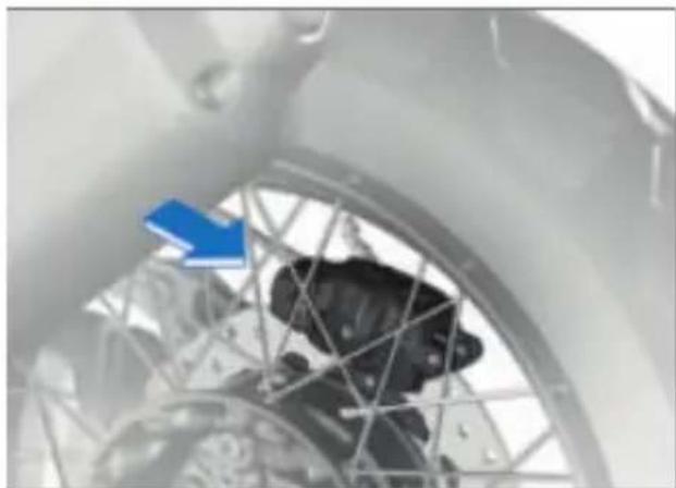 BMW R 12 G/S (2024) - Tagumiste pidurikatete paksuse kontrollimine - 1
