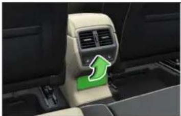 SKODA Kadiaq (2017) - voltin pistorasia keskikonsolissa takana - 1