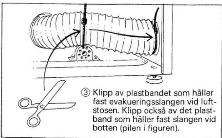 ③ Klipp av plastbandet som håller fast evakueringsslangen vid luftstosen. Klipp också av det plastband som håller fast slangen vid botten (pilen i figuren).