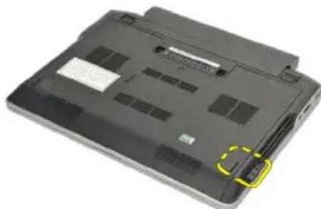 DELL Latitude E6220 - Secure Digital (SD) -kortin irrottaminen - 2