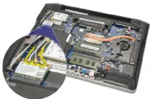 DELL Latitude E6220 - WLAN-kortin irrottaminen - 2