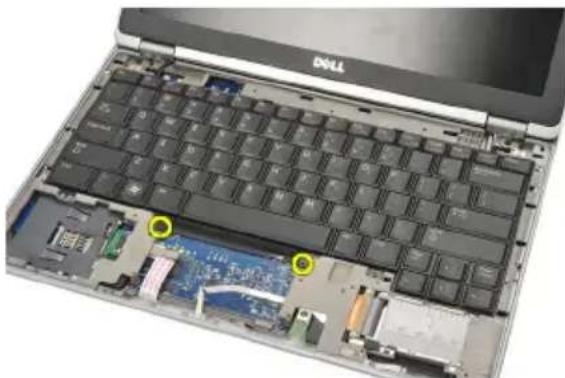DELL Latitude E6220 - Näppäimistön irrottaminen - 2