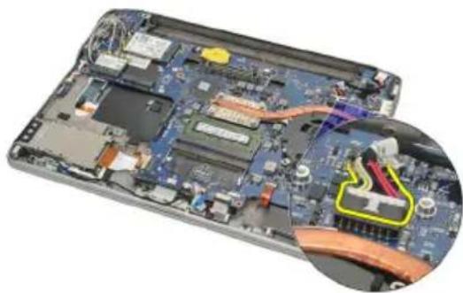 DELL Latitude E6220 - DC-In-liittimen irrottaminen - 1