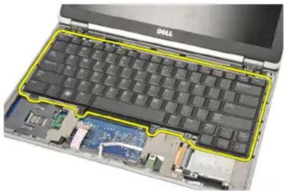 DELL Latitude E6220 - Näppäimistön irrottaminen - 3