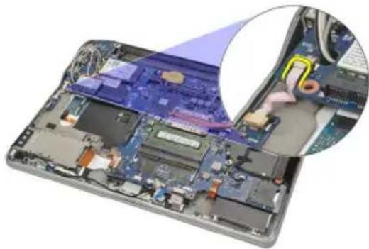 DELL Latitude E6220 - Langattoman kytkimen irrottaminen - 1
