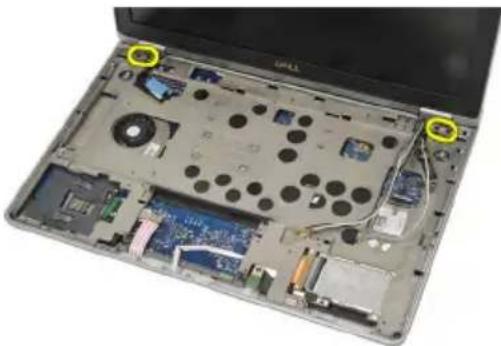 DELL Latitude E6220 - Näytön irrottaminen - 4