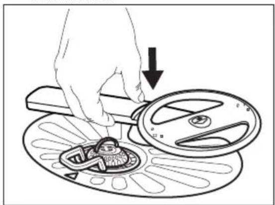 ELECTROLUX EES67100L - Cleaning the lower spray arm - 3