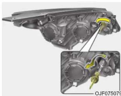 KIA Optima Plug-In Hybrid (2016) - Etusuuntavilkun polttimon vaihtaminen - 1