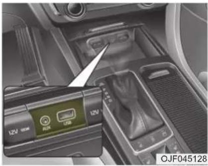KIA Optima Plug-In Hybrid (2016) - Aux-, USB-väylä - 1