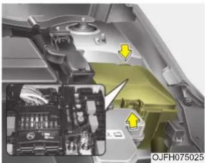KIA Optima Plug-In Hybrid (2016) - Moottoritilan sulakkeen vaihtaminen - 1