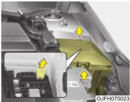 KIA Optima Plug-In Hybrid (2016) - Sisätilan sulakerasian sulak- keen vaihtaminen - 2