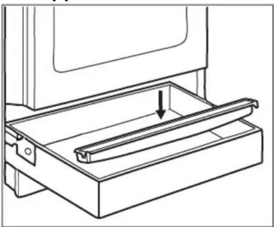 ELECTROLUX LKI561401X - Kondenssiveden keräjän asennus - 1
