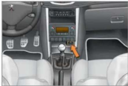 PEUGEOT 207 (2013) - Lisävarusteiden pistorasia, 12 WIP-LIITIN - USB-LUKIJA - 2