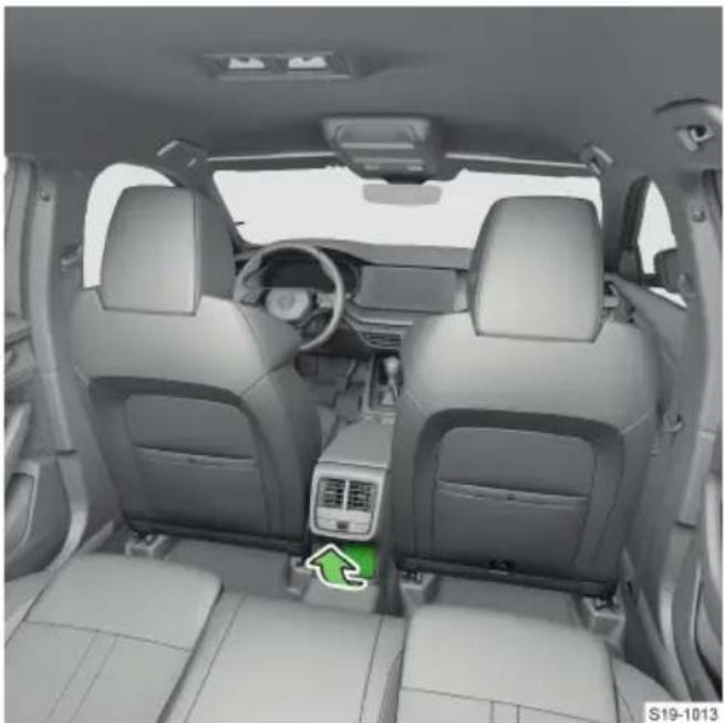 SKODA Octavia (2023) - USB - 4