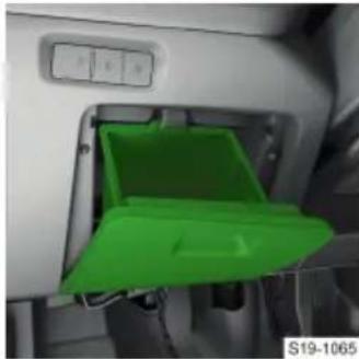 SKODA Octavia iV (2023) - Phonebox - 1