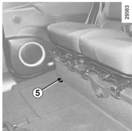 RENAULT Scenic (2013) - Montáž oddeľovacej siet’ky za predné sedadlá - 1