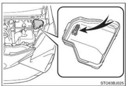 TOYOTA Yaris GRMN (2017) - Kontrola a výmena poistiek - 7
