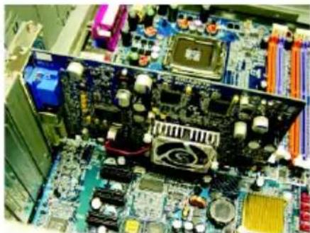 GIGABYTE GV-RX387512H - 移除舊有的顯示卡: - 2