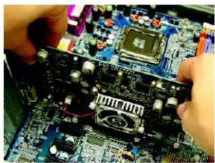 GIGABYTE GV-RX345256HI - 移除舊有的顯示卡: - 3
