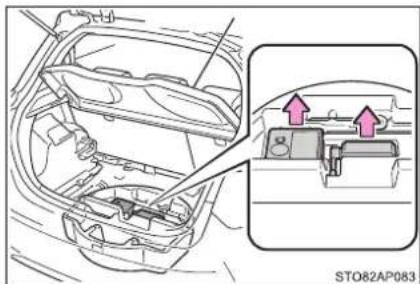 TOYOTA Yaris Hybrid (2018) - Vybratie sady pre núdzovú opravu pneumatiky - 2