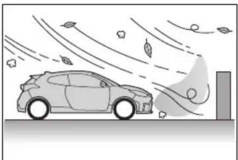 TOYOTA Yaris (2024) - Situácie, v których sa systém môže uviest' do činnosti, aj ked' nehrozí možnost' kolízie - 2