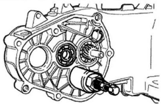VESPA GT 125 (2003) - Removing the hub bearings - 2