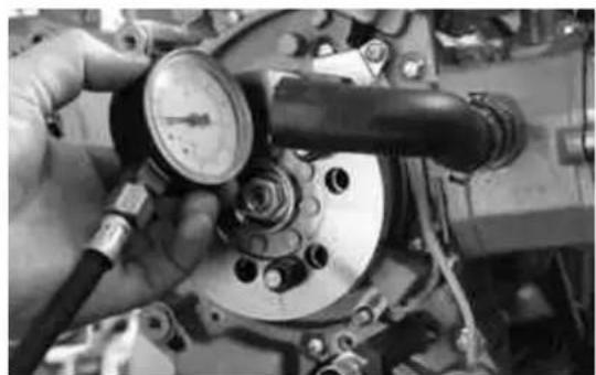 VESPA GT 125 (2003) - Oil pressure check - 2