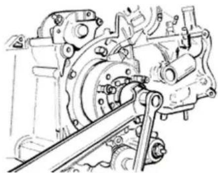 VESPA GT 125 (2003) - RemovingBtheBflywheelBmagneto - 1