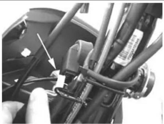 VESPA GT 125 (2003) - Removing the ignition key-switch when on \*off\* - 2