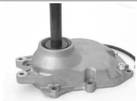 VESPA GT 125 (2003) - Removing the wheel axle bearings - 1