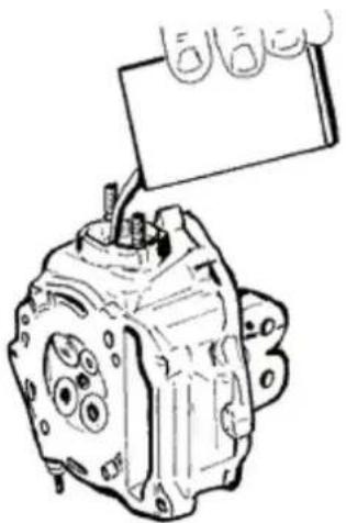 VESPA GT 125 (2003) - Inspecting the valve sealings - 1