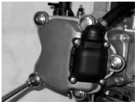 VESPA GT 200 (2003) - LUBRICATEBWITHBGREASEBTHEBTRAVELBEND RINGBTOBPREVENTBACCIDENTALBLEAKSBWITH CONSEQUENTBDROPPINGBINTOBTHEBENGINE. - 7