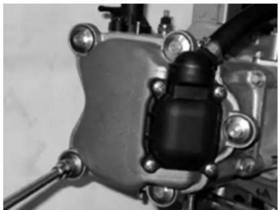 VESPA GT 200 (2003) - RemovingBtheBrocker-armsBcover - 1