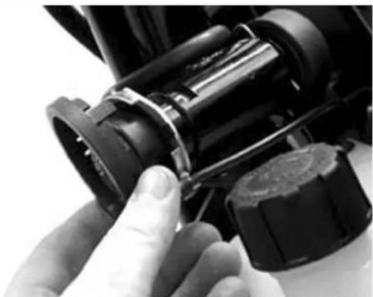 VESPA GT 200 (2003) - Removing the ignition key-switch when on \*off\* - 1