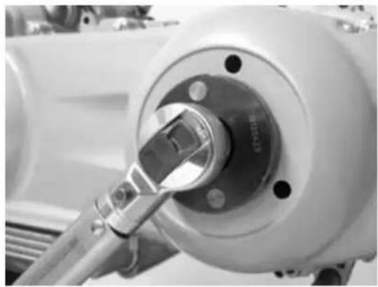 VESPA GT 200 (2003) - Refitting the transmission cover - 1