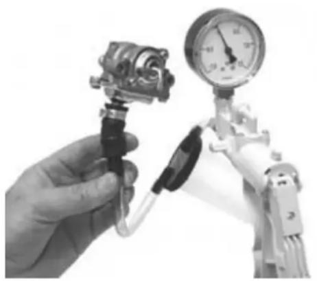 VESPA GT 200 (2003) - InspectingBtheBone-wayBvalve - 1