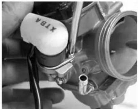VESPA GT 200 (2003) - THISBOPERATIONBISBREQUIREDBTOBPREVENT EMPTYINGBTHEBCOOLINGBSYSTEM. - 2