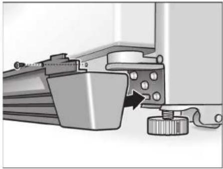 Mechanikai összeállítási diagram, amely egy alkatrész házba történő behelyezését mutatja (látható szöveg vagy szimbólumok nélkül)
