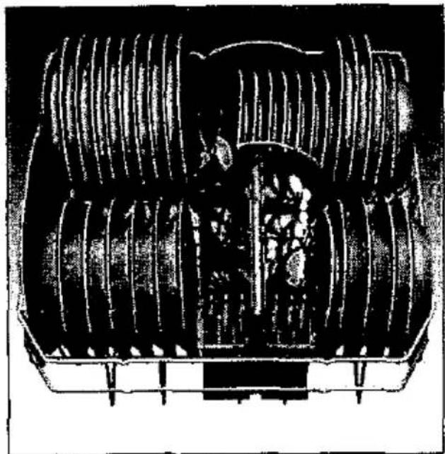 Fekete-fehér illusztráció egy mechanikai alkatrészről bordázott felülettel és központi üreggel (szöveg vagy szimbólumok nélkül)