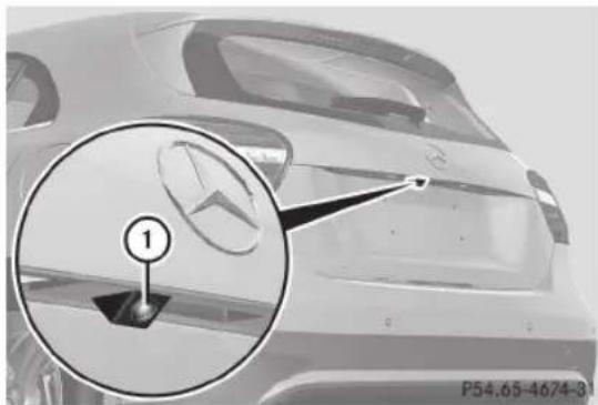 Mercedes-Benz A-Class (2013) - Tolatókamera tisztítása - 1