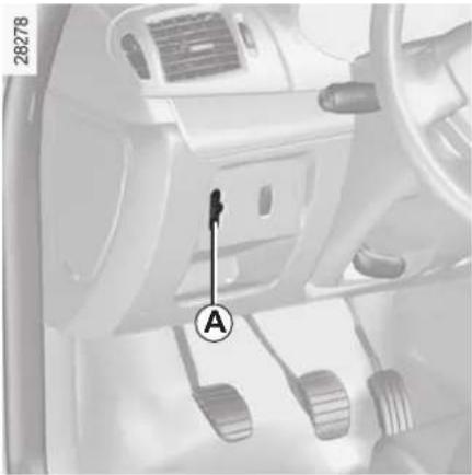 RENAULT Clio (2006) - A FÉNYSZÓRÓK MAGASSÁGÁNAK ELEKTROMOS ÁLLÍTÁSA - 1