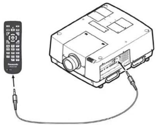 PANASONIC PT-EX16KU - A távirányító használata vezetékes távirányítóként - 1