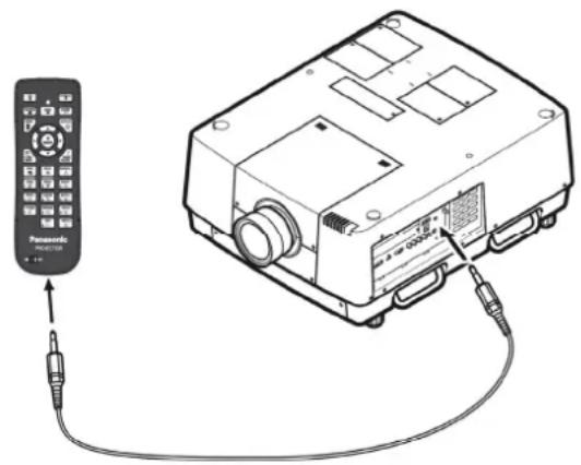 PANASONIC PT-EX16KE - A távirányító használata vezetékes távirányítóként - 1
