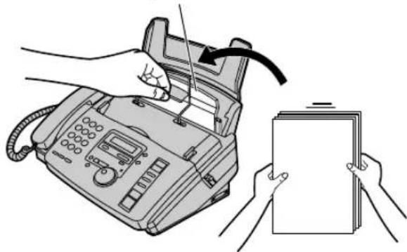 PANASONIC KX-FM90HG - Újabb papír behelyezése a papírtálcába - 1