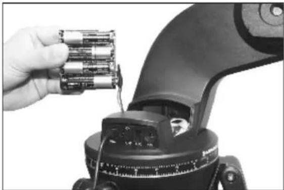 MEADE StarNavigator NG 90mm - Použití baterie / Az elem használata / Korzystanie z baterii - 1