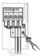 SAMSUNG AR13JVFNAWKNSE - Langkah 2.3 Menyambungkan kabel listrik dan kabel komunikasi (kabel pemasangan) - 4