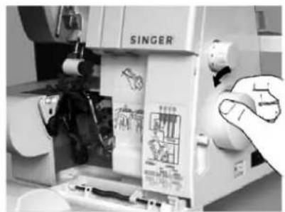 SINGER 14SH44 - Memasang Benang pada Looper Atas (Oranye) - 4