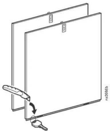 APC AR7303G - NetShelter™ SX Side Panel Installation - 1