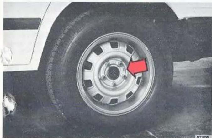 VOLVO 760 GLE (1984) - Denk bij het wielen verwisselen aan het volgende! - 1