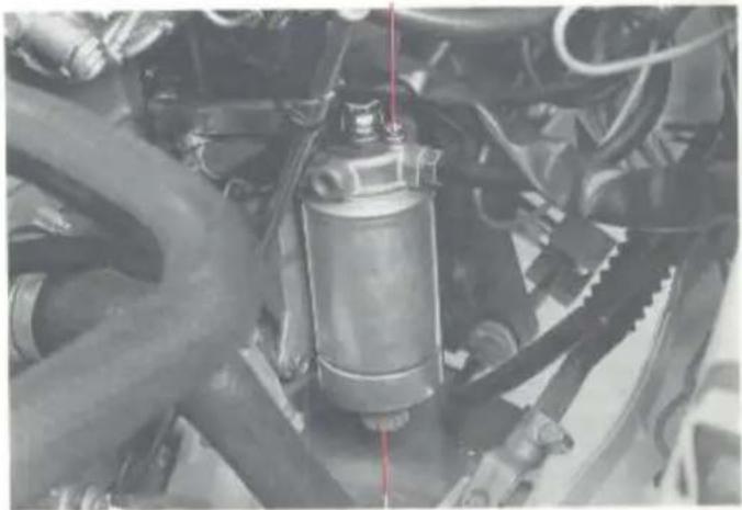 VOLVO 760 GLE TD (1998) - Water aftappen uit het brandstofffilter - 1